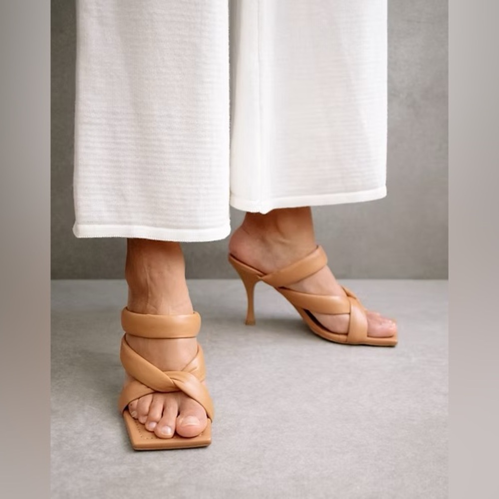 ALOHAS Amaretto Camel Crisscross Heels Sandals Square Toe 37